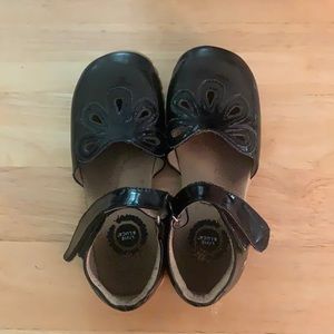 Livie and Luca Black petals